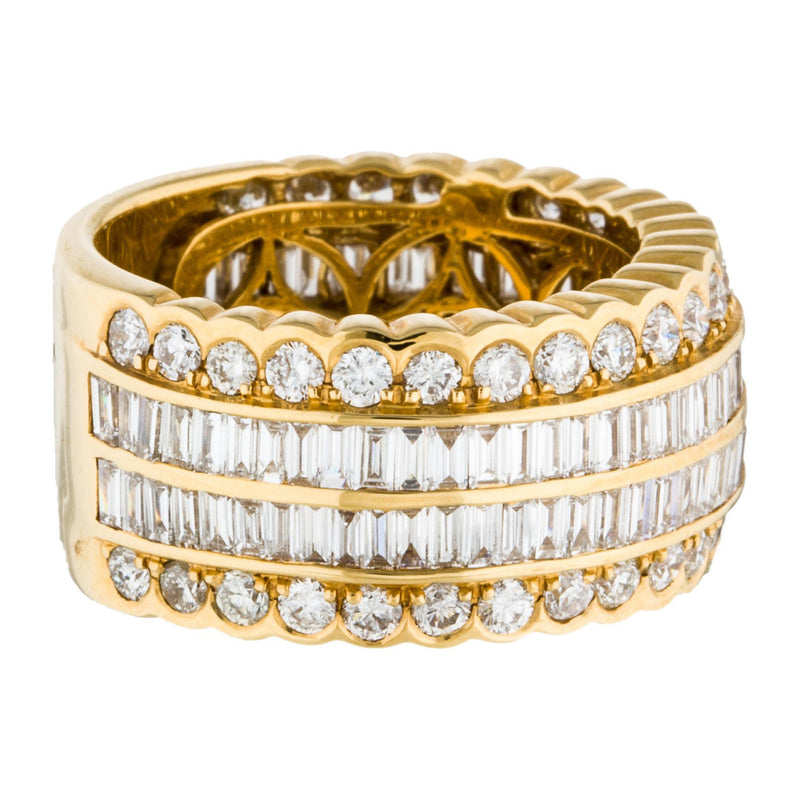 18k Gold Baguette & Round Scallop Diamond Ring