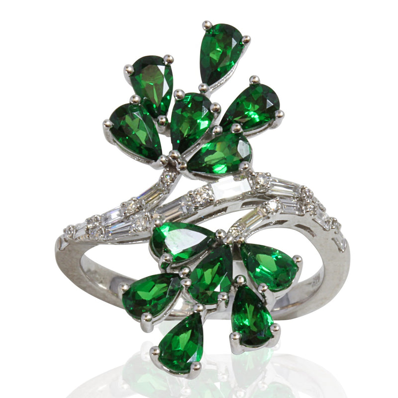 14k Gold Pear Shape Tsavorite & Diamond Ring