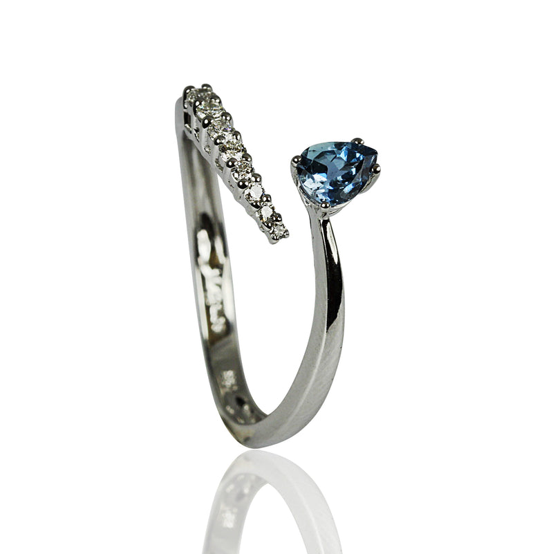 14k Gold Pear Shape Aquamarine & Diamond Ring